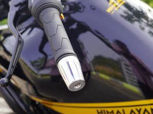 Image Aluminium Bar End Sliders for Himalayan 450 – Polished Silver – Carbon Racing