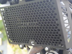 Image HIVE Premium Aluminium Radiator Guard for HIMALAYAN 450 – Black – Carbon Racing