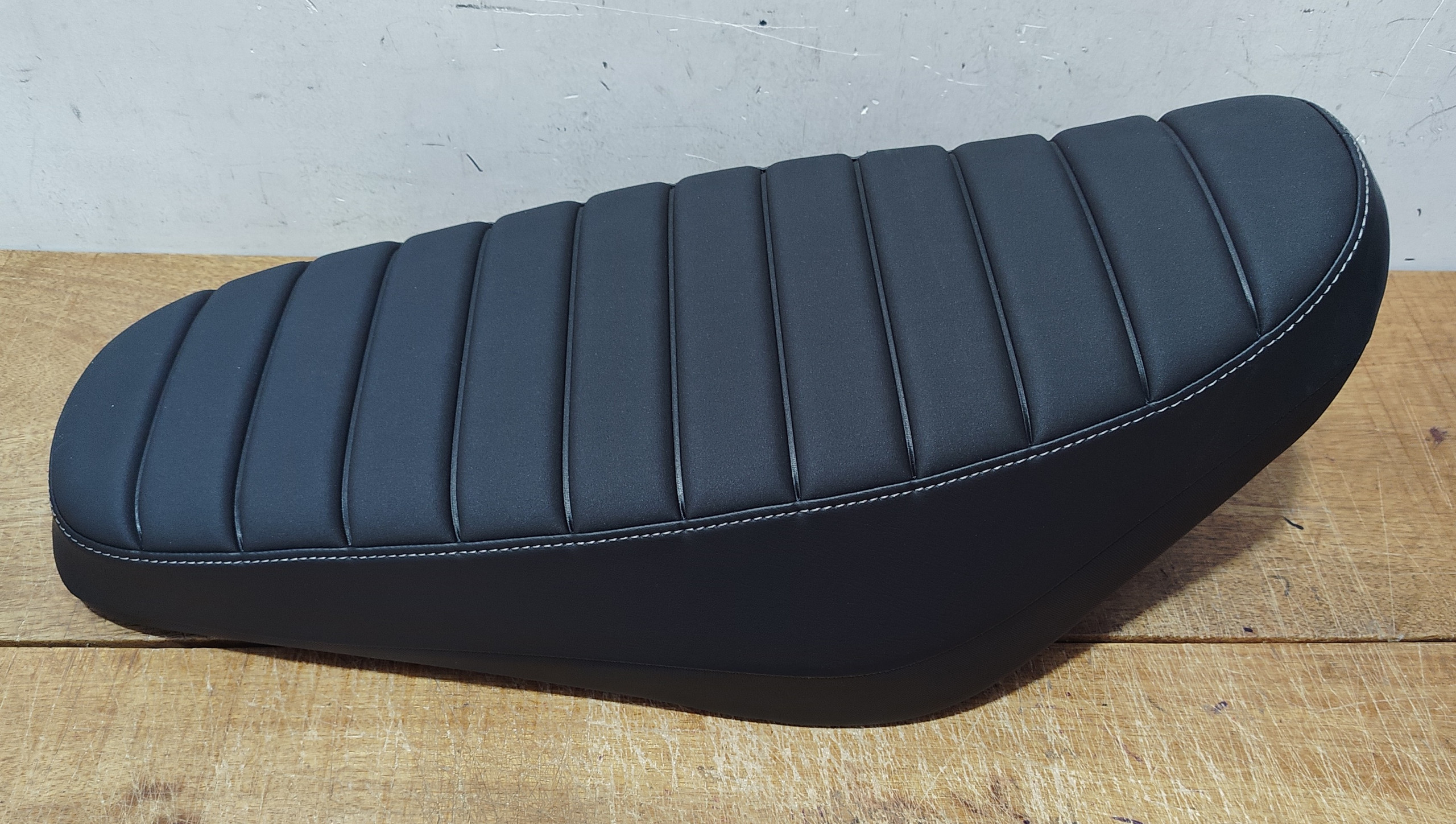 Сиденье черное Signature Bench KXA00139 — изображение 2