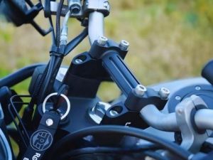 Image Elite Series – Offset Handlebar Risers Black – Himalayan