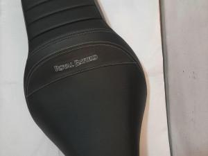 Сиденье двойное Touring черное KXA00059