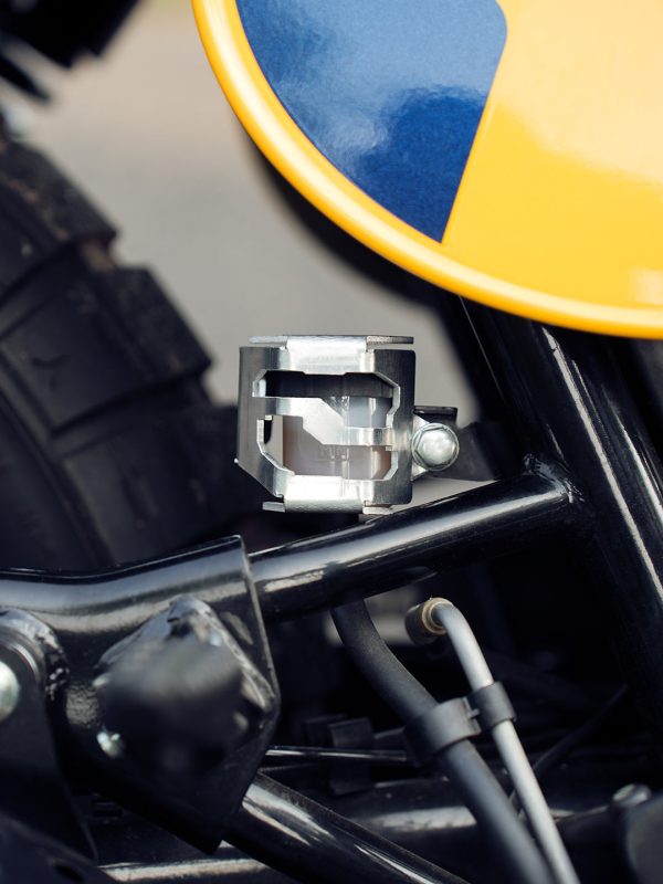 Image RE Bear 650 Casque Rear Oil Cap