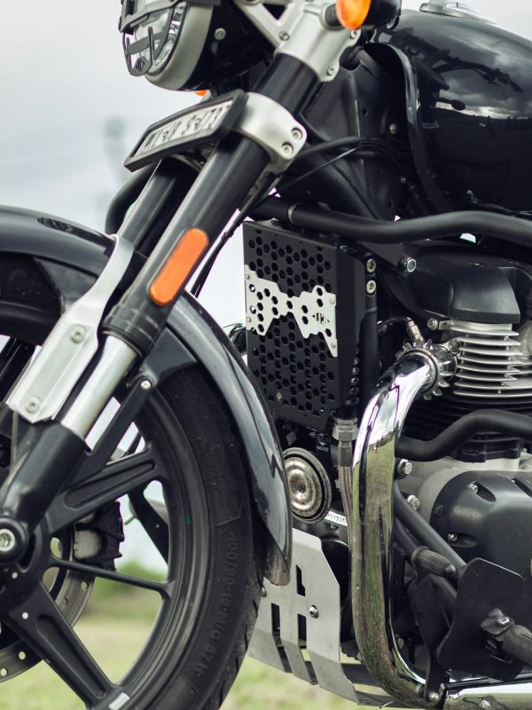 Image Super Meteor 650 Vector Radiator Grill