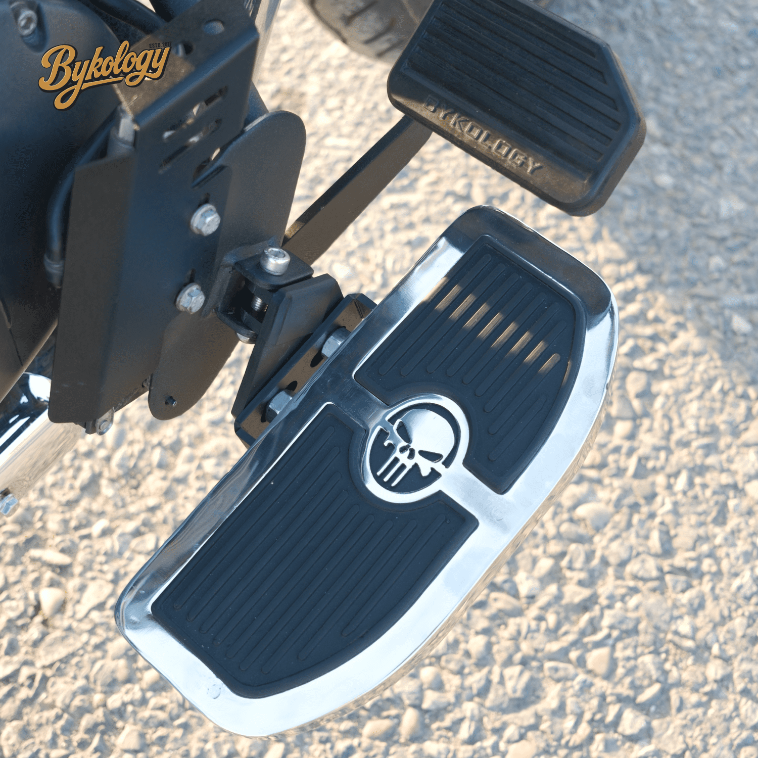Image Rider & Pillion Footboards – Super Meteor 650
