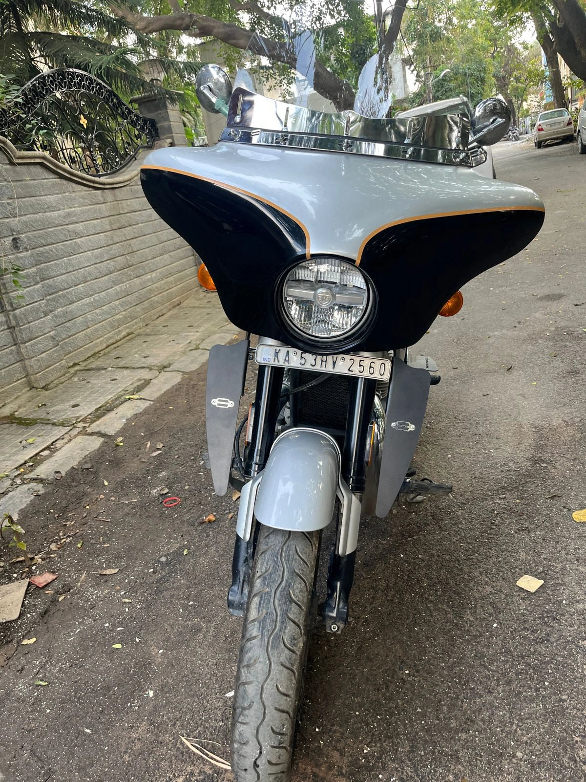 Image Super Meteor 650 - Batwing Fairing