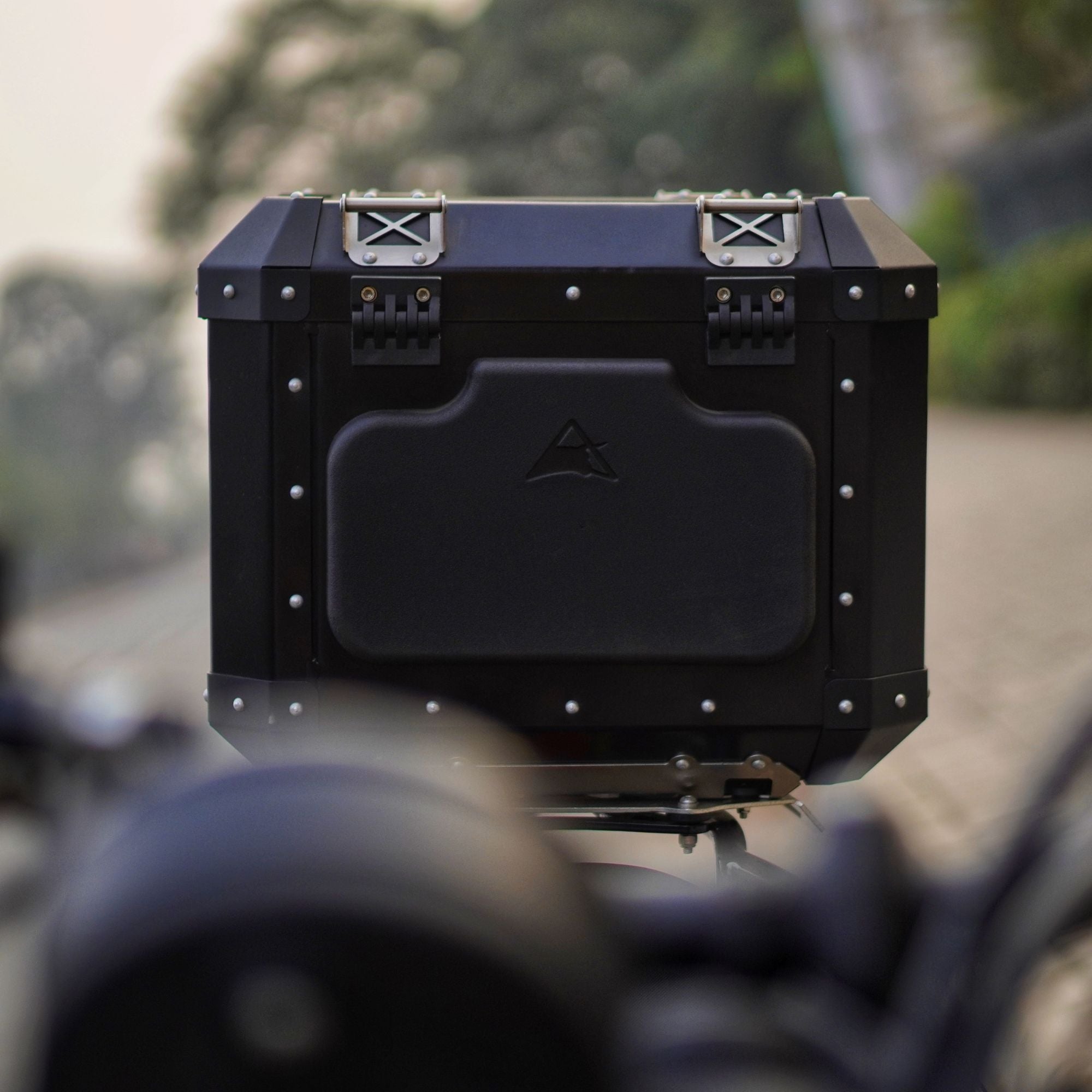 Image Auto Engina Aluminium Top Box - 42L for Royal Enfield Guerrilla 450 Black