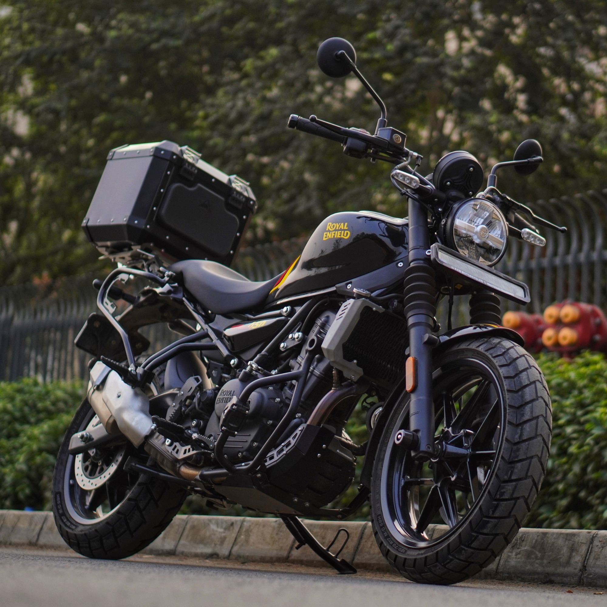 Image Auto Engina Aluminium Top Box - 42L for Royal Enfield Guerrilla 450 Black