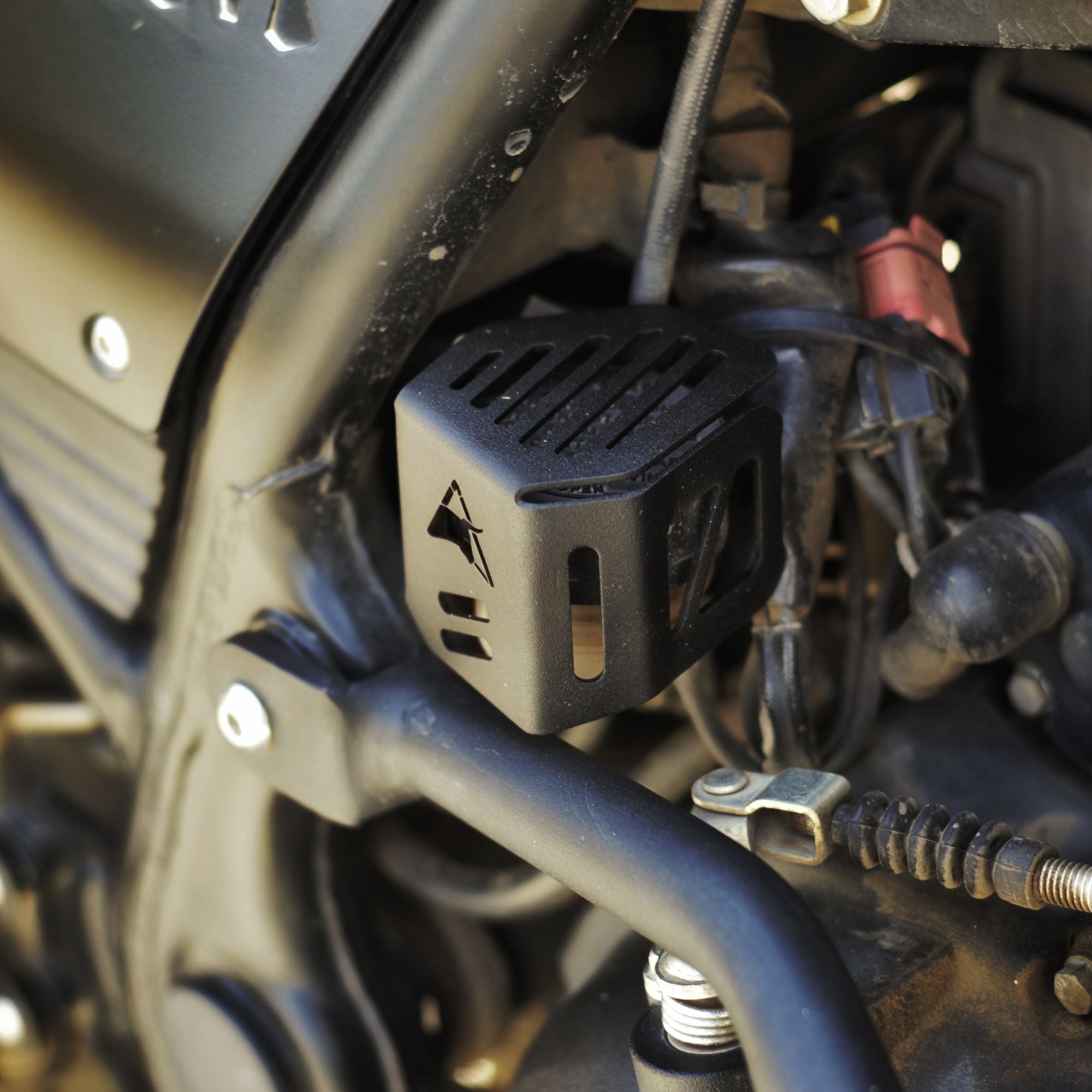 Image Auto Engina Rear Brake Oil Reservoir Cover for Royal Enfield Himalayan 411